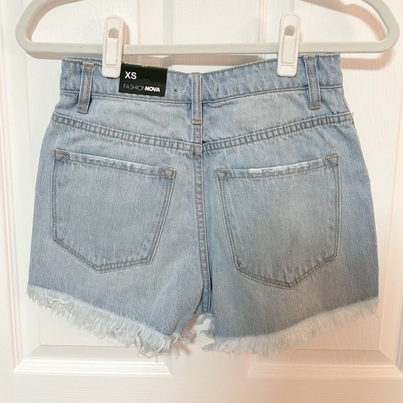 *NWT* FASHION NOVA Trailblazer High Waisted Denim Shorts - Light Blue Wash - Picture 4 of 5